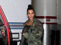Kim Kardashian niemal nago na ulicy
